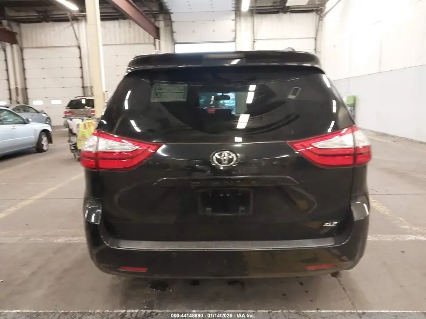 2016 TOYOTA SIENNA XLE 8 PASSENGER