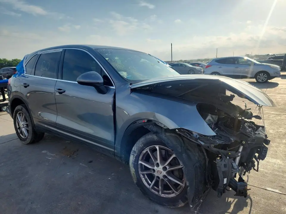 2016 PORSCHE CAYENNE   