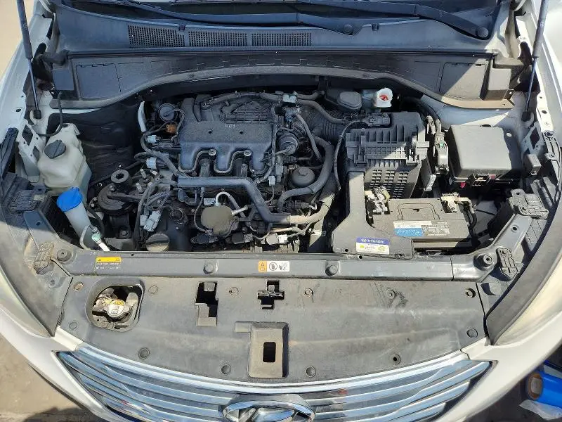2016 HYUNDAI SANTA FE SE  