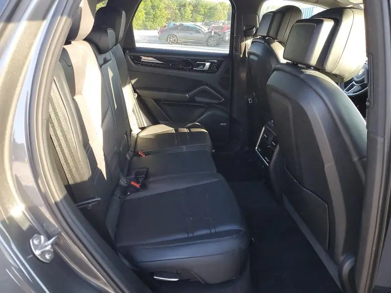 2019 PORSCHE CAYENNE   