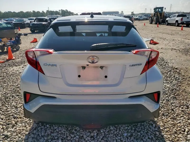 2020 TOYOTA C-HR XLE  