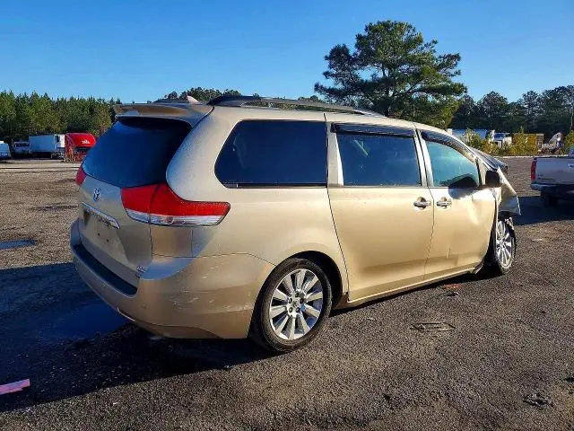 2013 TOYOTA SIENNA XLE  