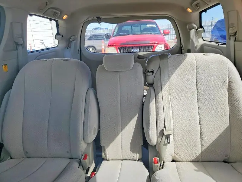 2012 TOYOTA SIENNA LE  