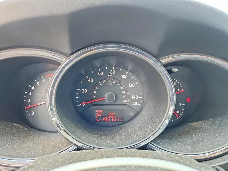 2011 KIA SORENTO LX  