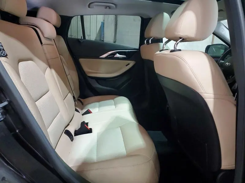 2019 INFINITI QX30 LUXE  