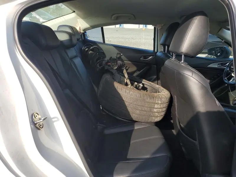 2018 MAZDA 3 TOURING  