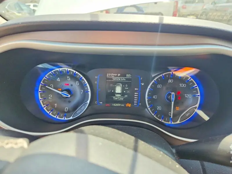 2022 CHRYSLER VOYAGER LX  