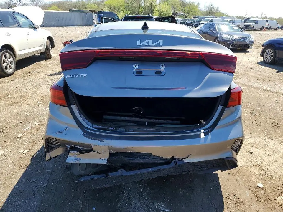 2022 KIA FORTE LXS  