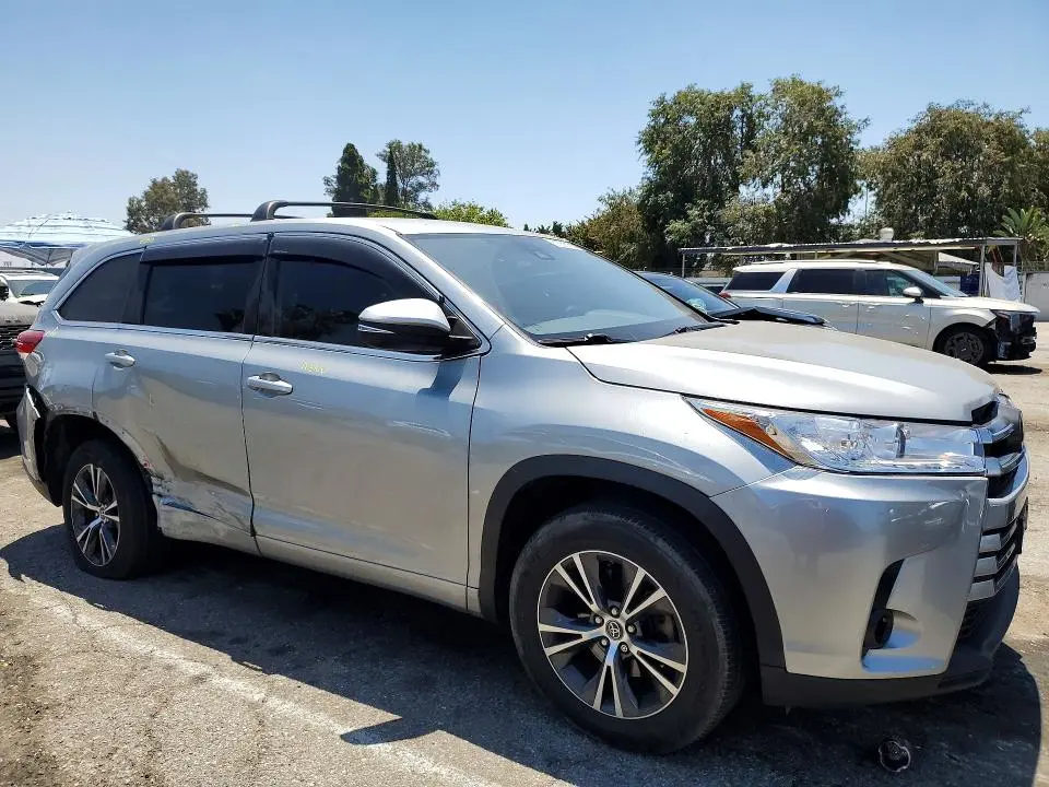 2018 TOYOTA HIGHLANDER LE  