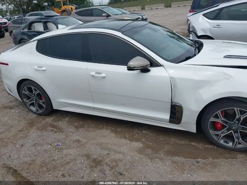 2019 KIA STINGER GT1
