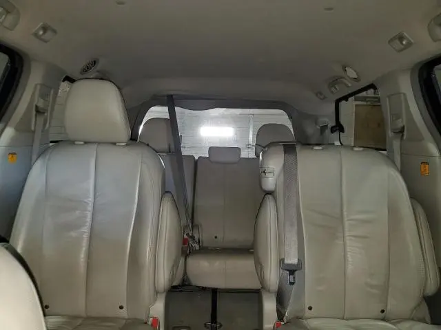 2011 TOYOTA SIENNA XLE  