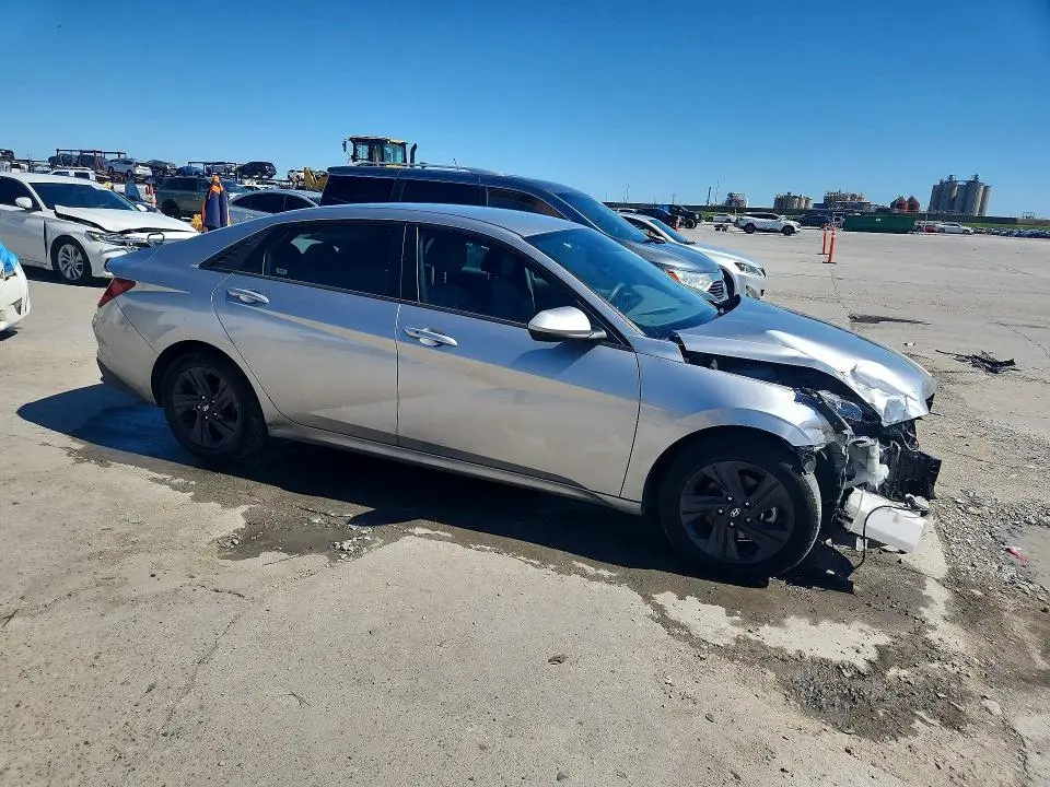 2021 HYUNDAI ELANTRA SEL  