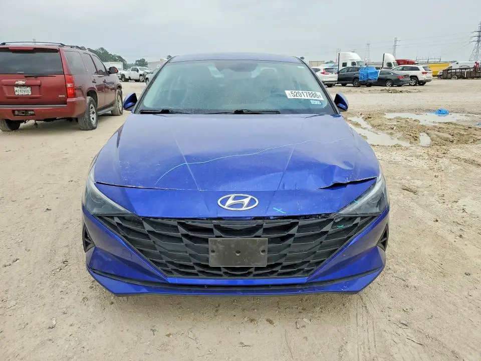 2022 HYUNDAI ELANTRA SE  