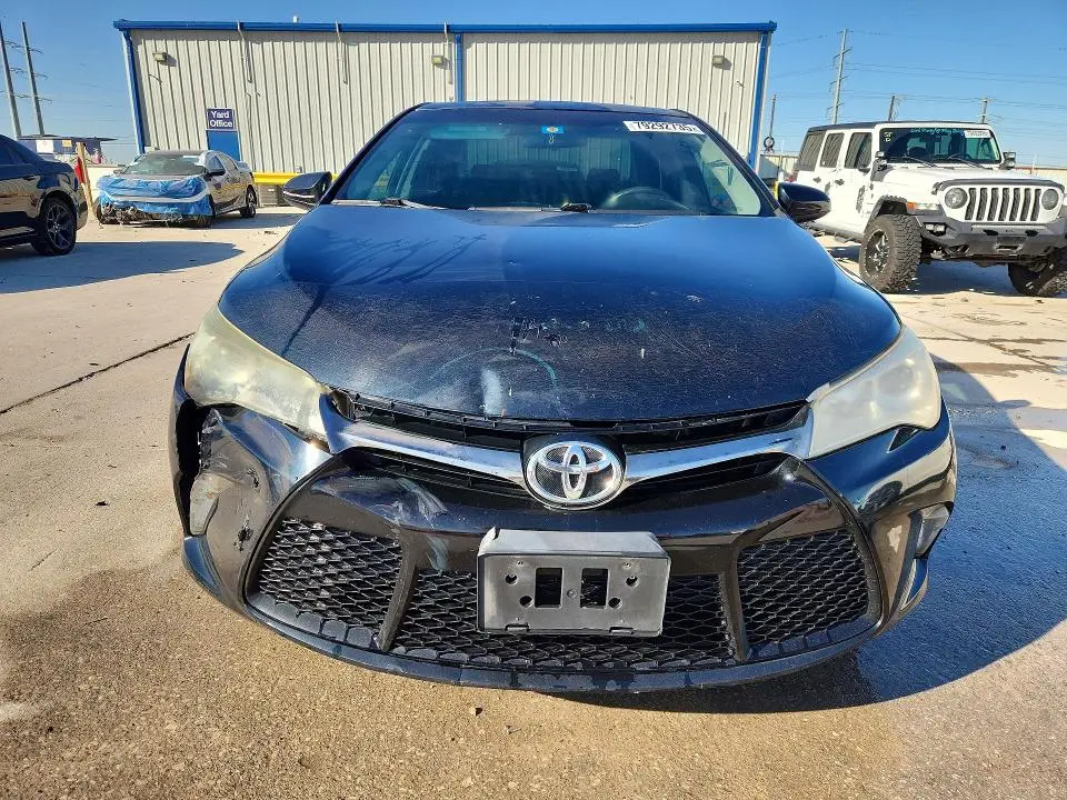 2015 TOYOTA CAMRY SE  