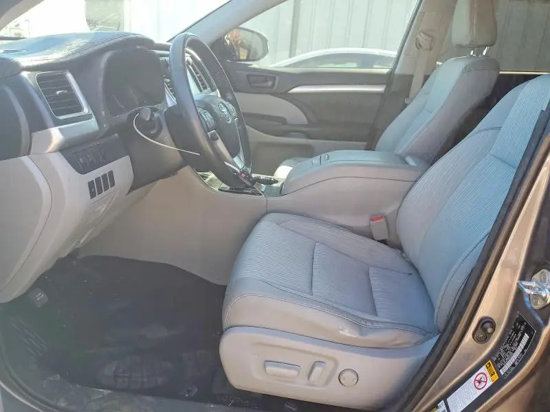 2017 TOYOTA HIGHLANDER LE  