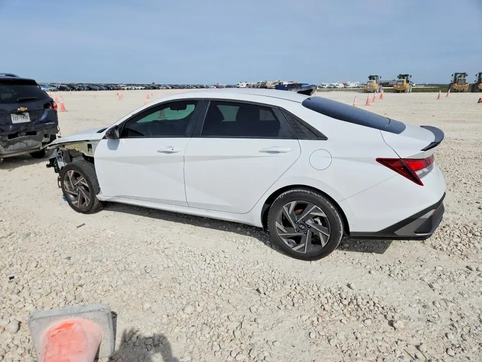 2025 HYUNDAI ELANTRA SEL SPORT  