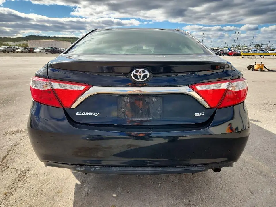 2017 TOYOTA CAMRY SE  