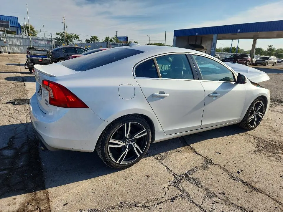 2017 VOLVO S60 R DESIGN  