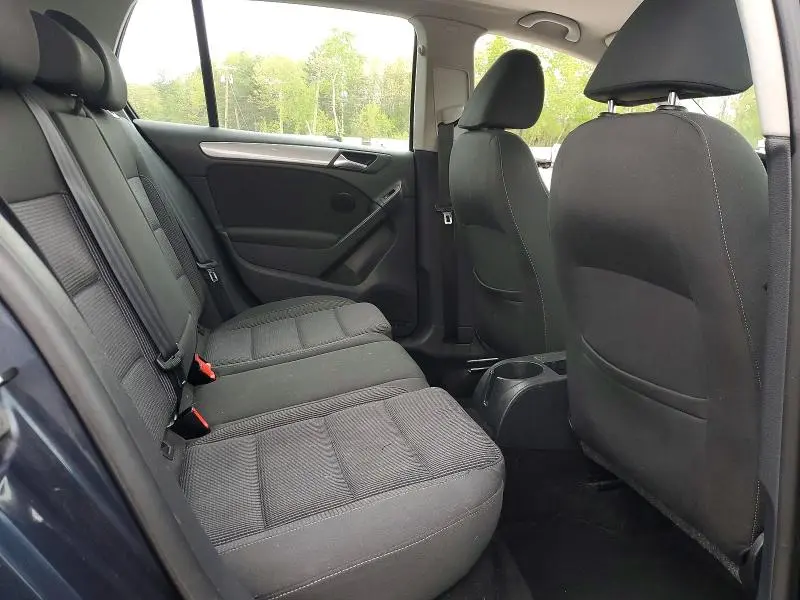 2011 VOLKSWAGEN GOLF   