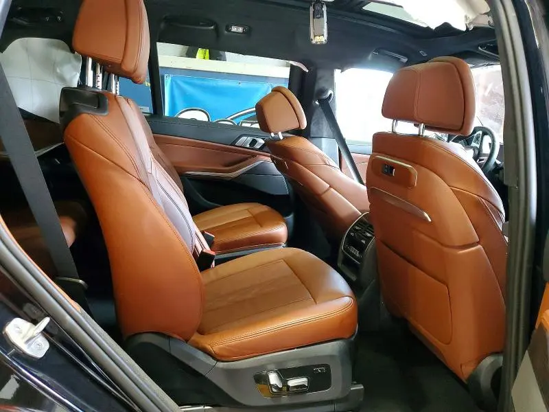 2024 BMW X7 M60I  