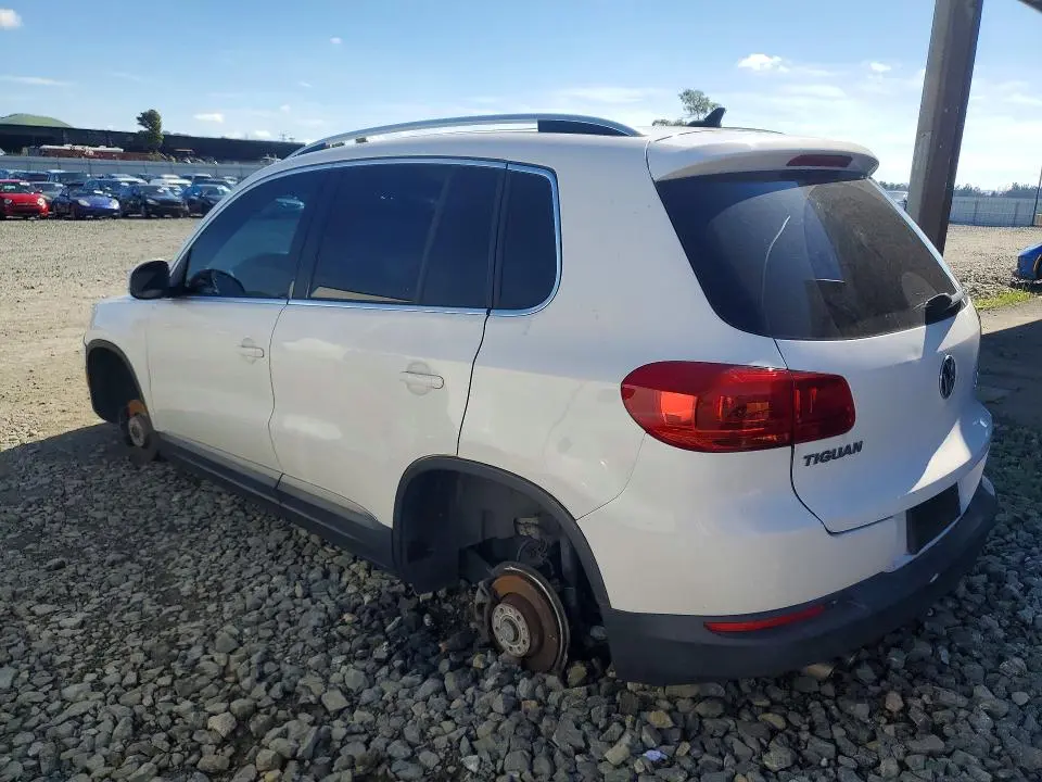 2013 VOLKSWAGEN TIGUAN S  