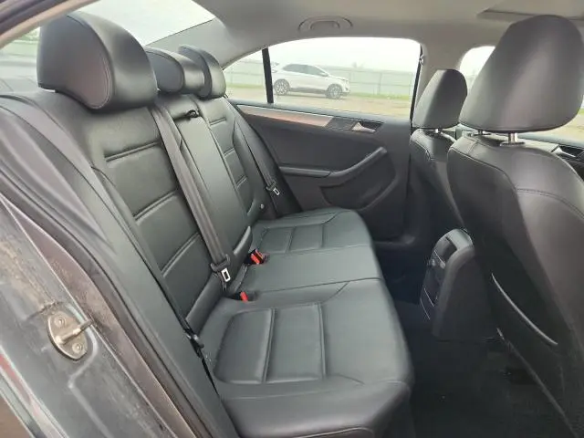 2017 VOLKSWAGEN JETTA SE  