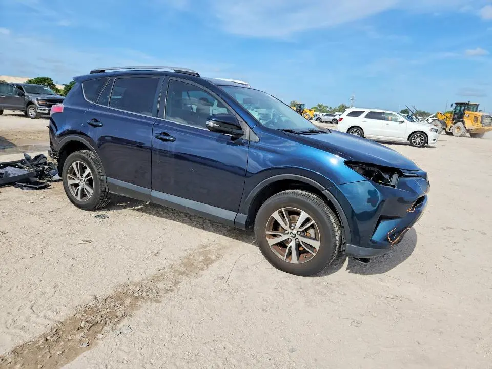 2018 TOYOTA RAV4 XLE  