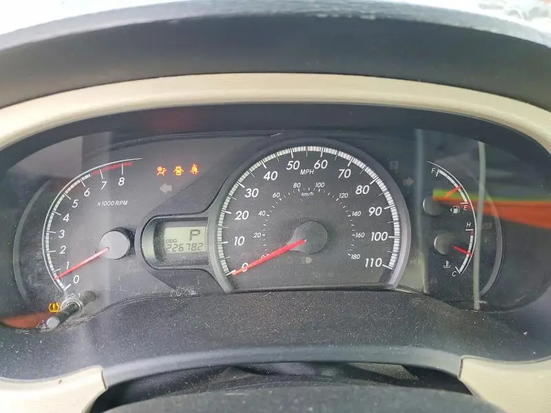 2013 TOYOTA SIENNA LE  