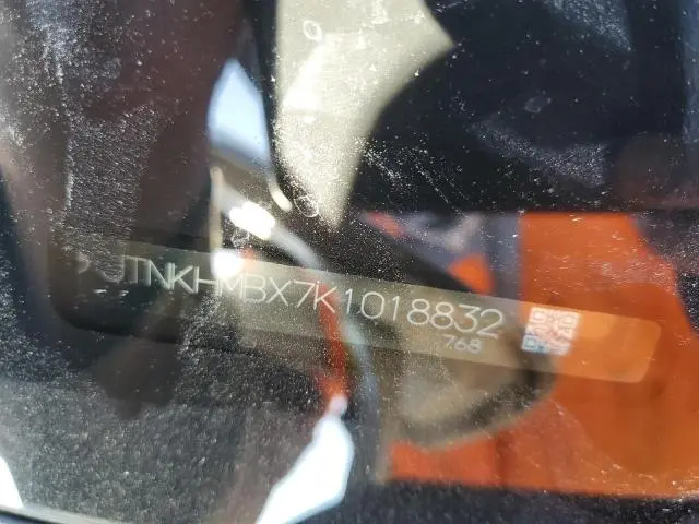 2019 TOYOTA C-HR XLE  