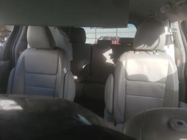 2017 TOYOTA SIENNA XLE  