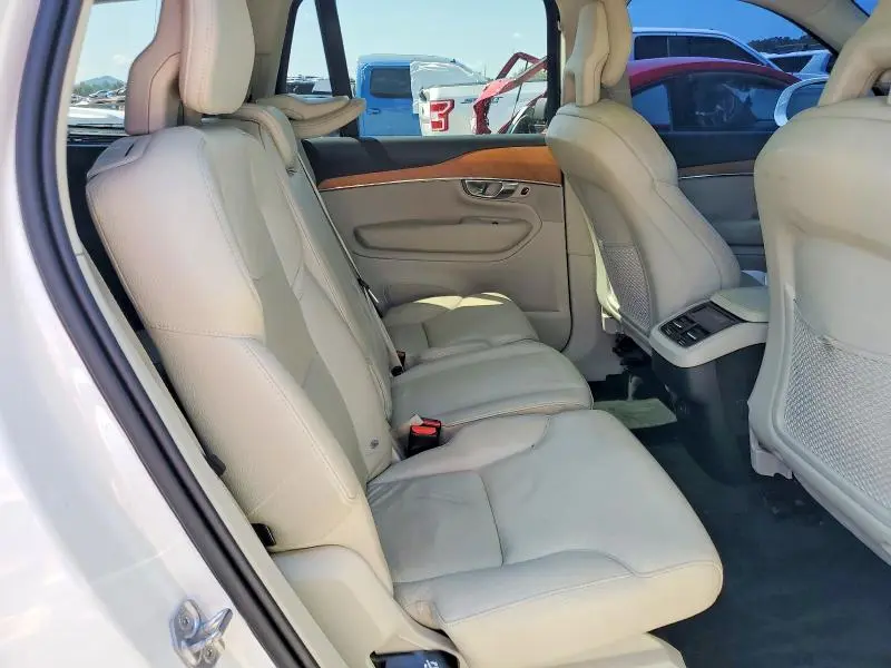 2021 VOLVO XC90 T6 MOMENTUM  