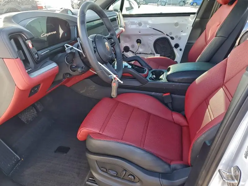 2025 PORSCHE CAYENNE   