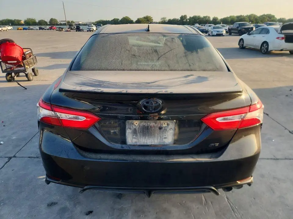2019 TOYOTA CAMRY SE  