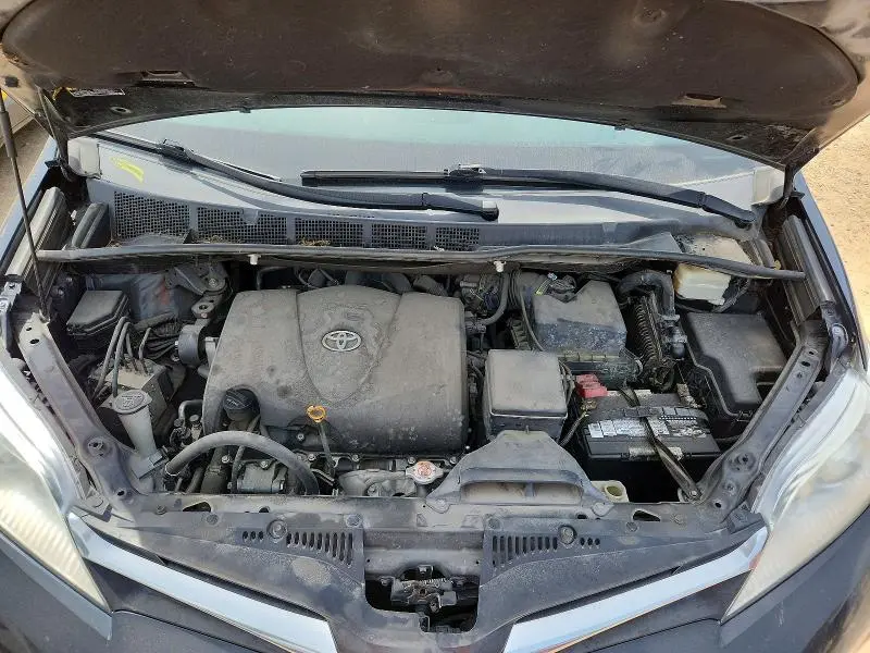 2018 TOYOTA SIENNA LE  