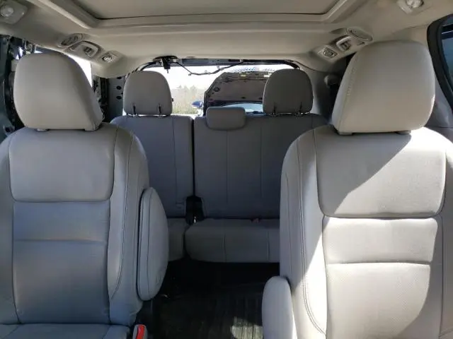 2020 TOYOTA SIENNA XLE  