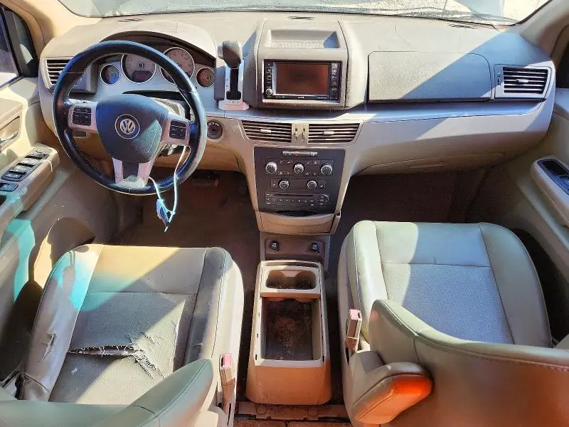 2011 VOLKSWAGEN ROUTAN SE  