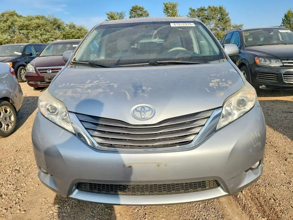 2014 TOYOTA SIENNA XLE 8-PASSENGER  