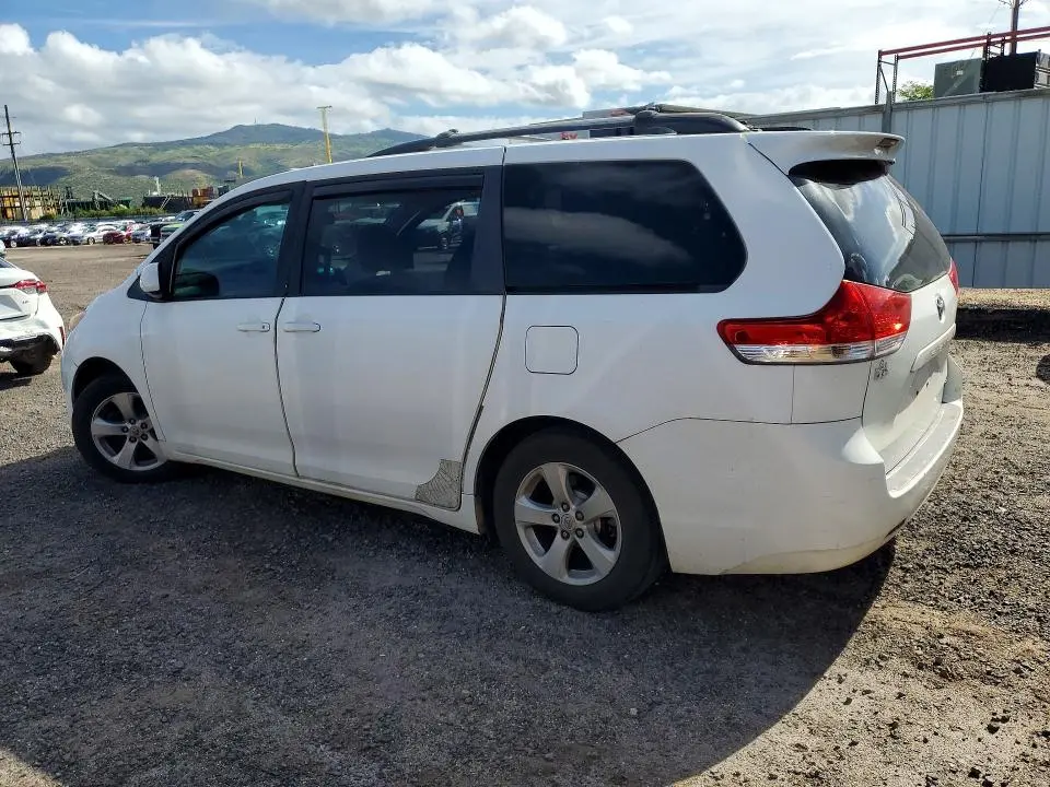 2011 TOYOTA SIENNA LE  