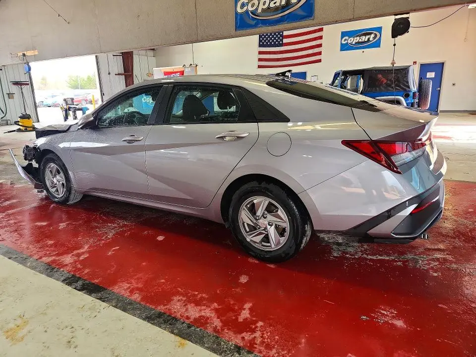 2025 HYUNDAI ELANTRA SE  