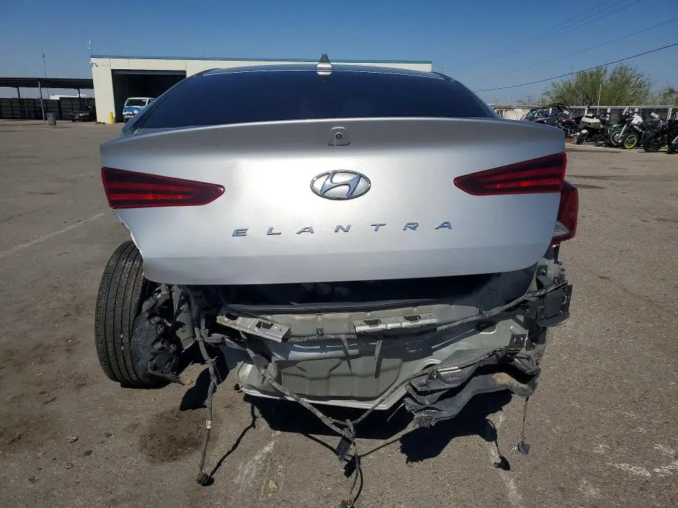 2020 HYUNDAI ELANTRA SEL  