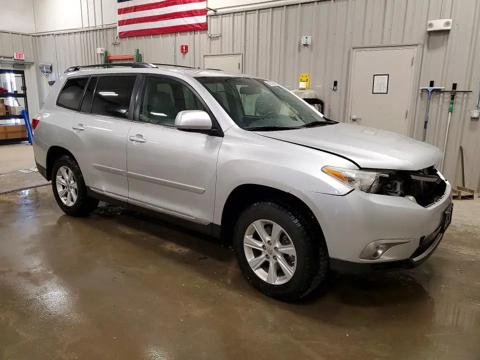 2011 TOYOTA HIGHLANDER SE  