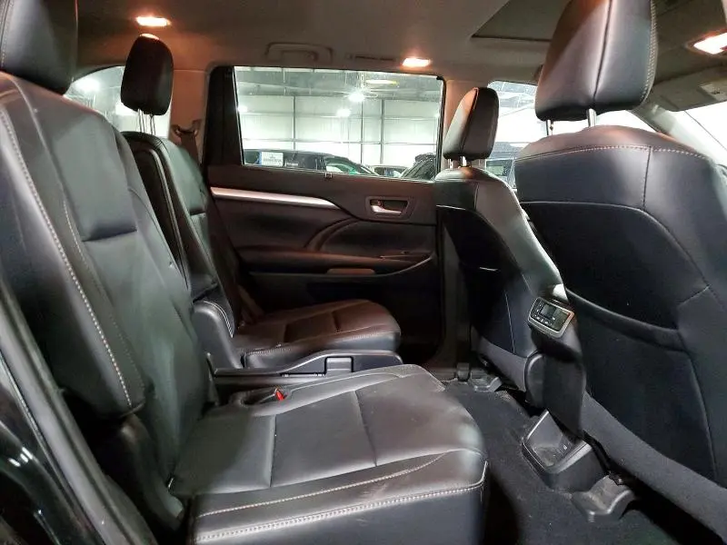 2017 TOYOTA HIGHLANDER XLE  