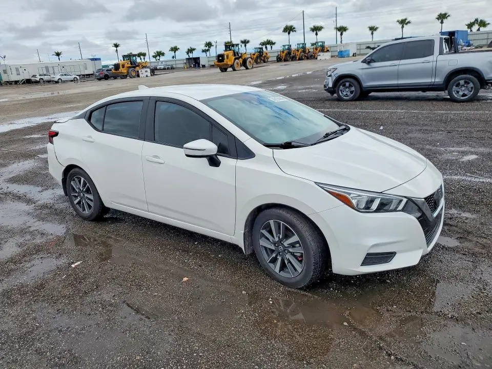 2021 NISSAN VERSA SV  
