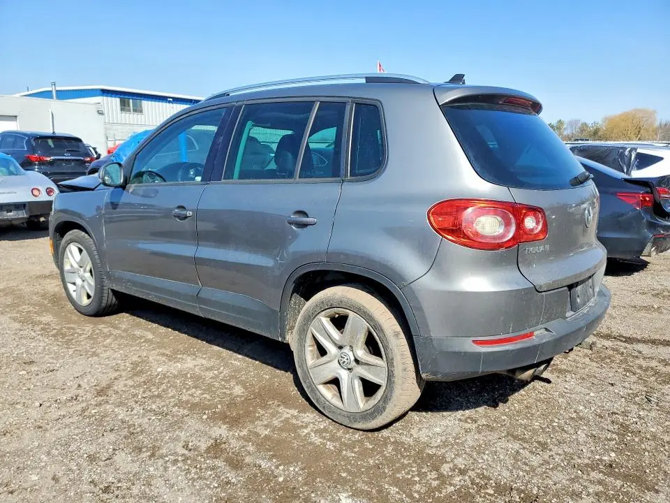 2011 VOLKSWAGEN TIGUAN S  