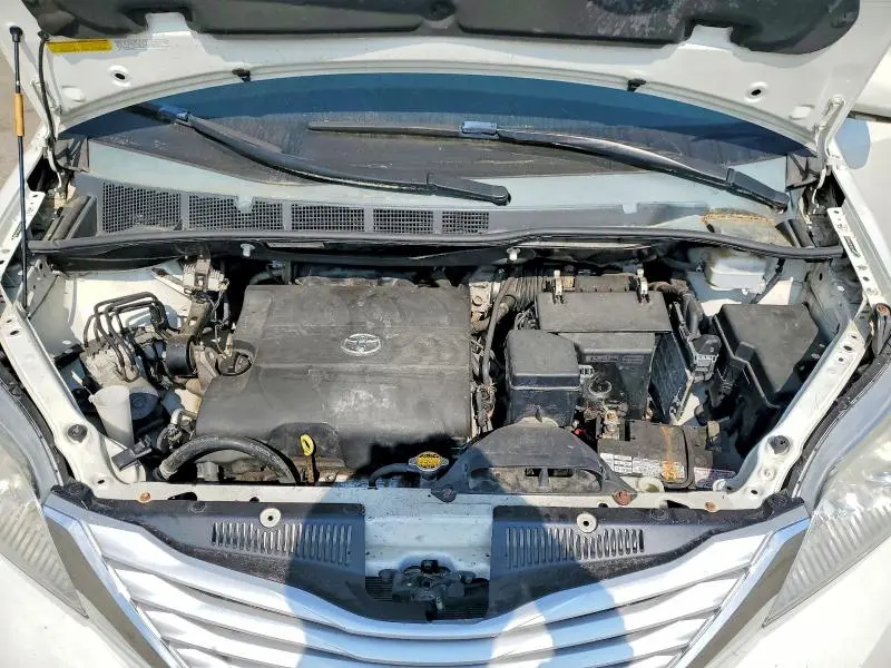 2013 TOYOTA SIENNA LIMITED 7-PASSENGER  