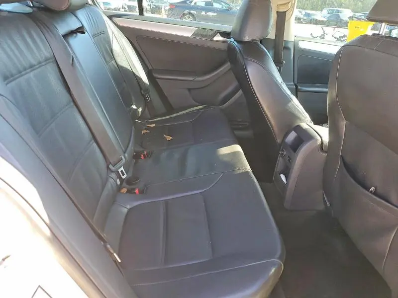 2013 VOLKSWAGEN JETTA SE  