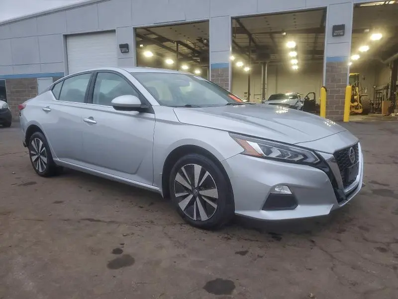 2022 NISSAN ALTIMA SV  