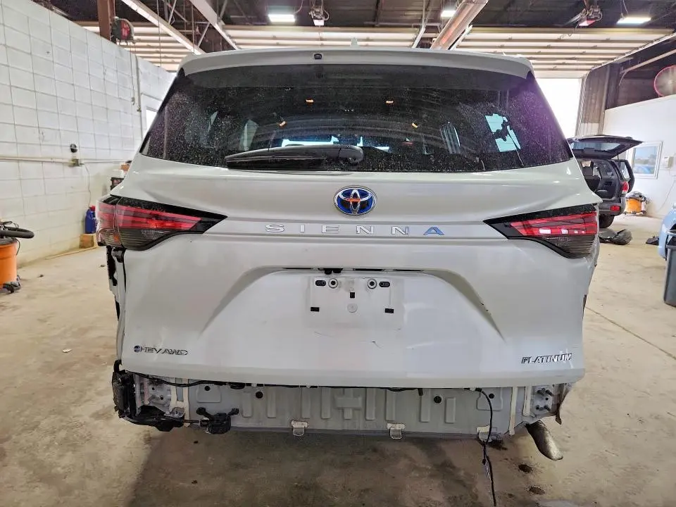 2025 TOYOTA SIENNA PLATINUM 7-PASSENGER  