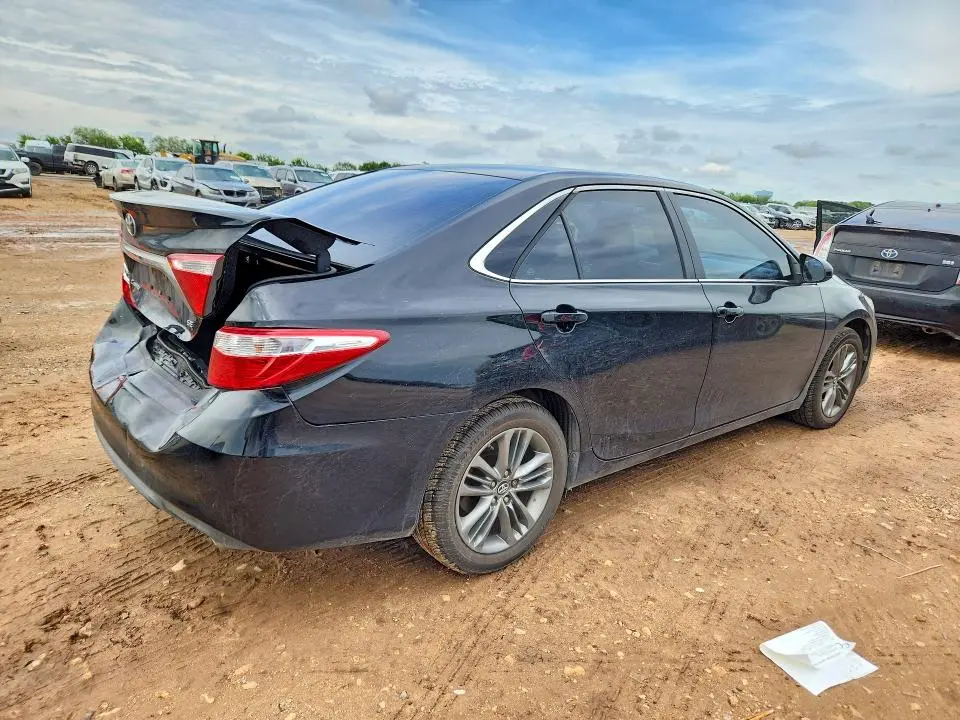 2017 TOYOTA CAMRY SE  