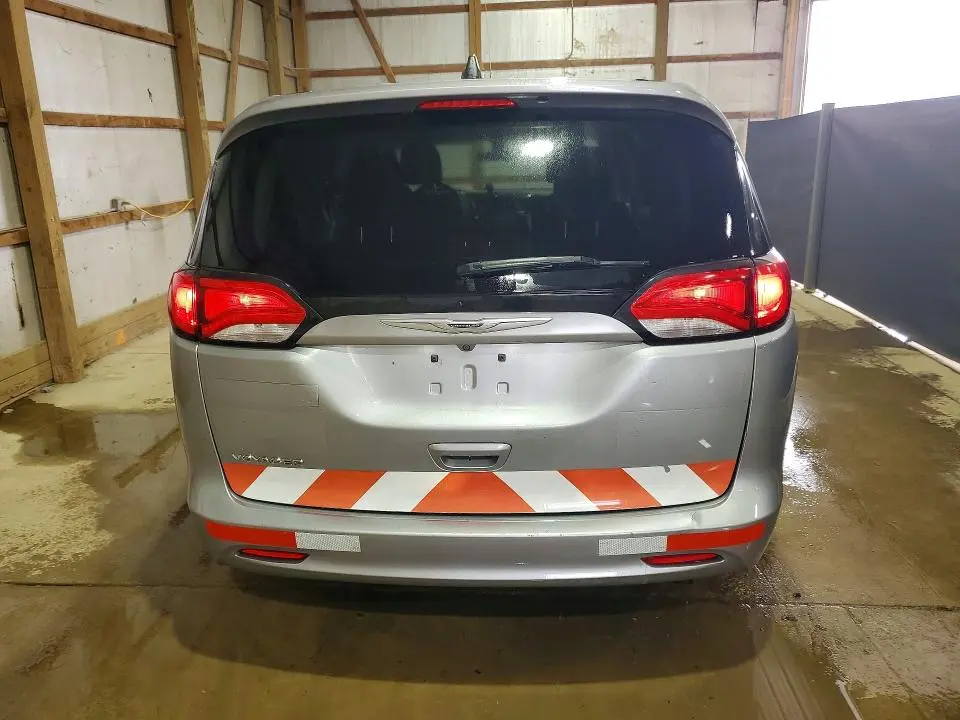 2021 CHRYSLER VOYAGER LX  